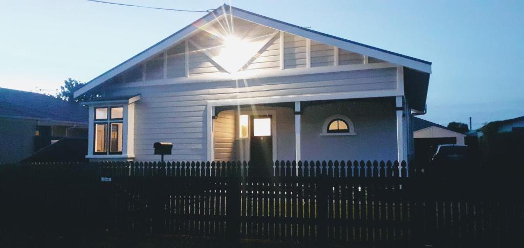 Te Waiharakeke Holiday Home photo 1