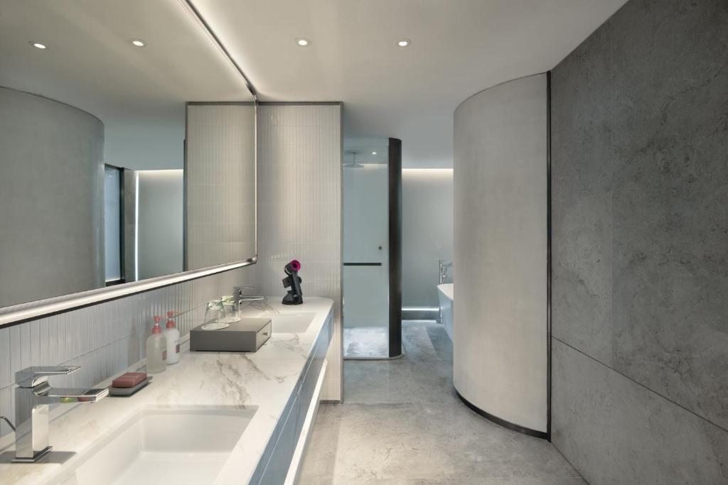 Crowne Plaza WUHAN OPTICS VALLEY - Tap to explore photos