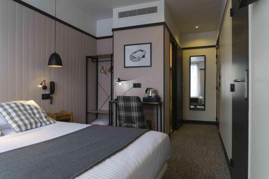 Двухместный (Улучшенный двухместный номер с 1 кроватью), Hôtel Terminus Paris La Défense