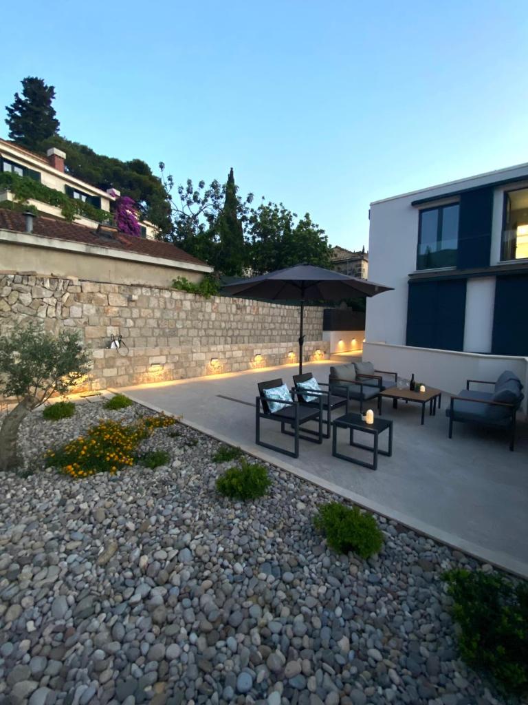 Tiffany Apartments photo 4