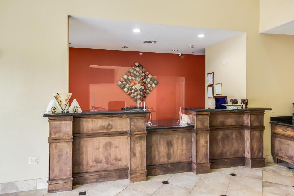 Americas Best Value Inn & Suites Tomball photo 2