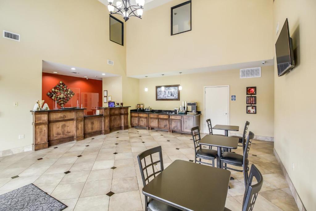 Americas Best Value Inn & Suites Tomball photo 4