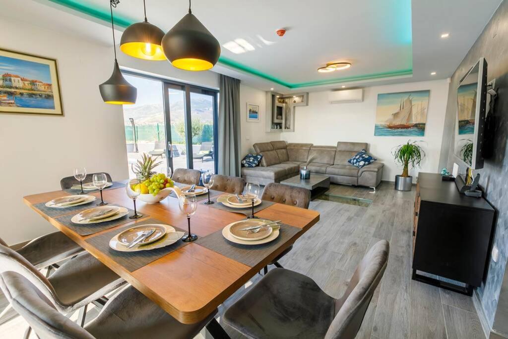 Luxury villa Stocia Split with swimming pool, sauna and jacuzzi in a peaceful location in Split - Tap to explore photos