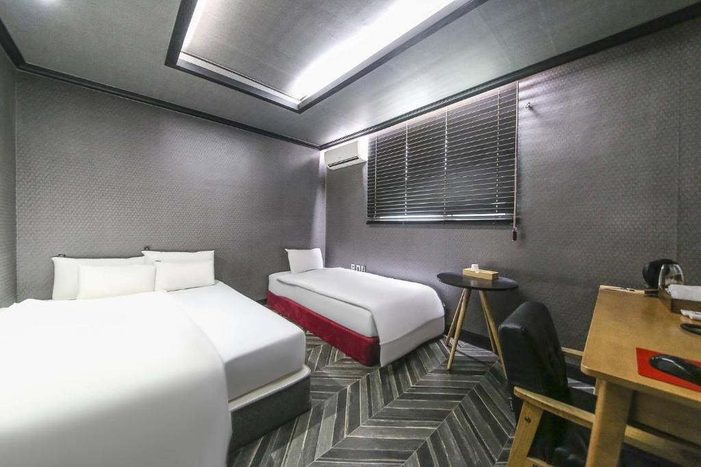 H Motel photo 4