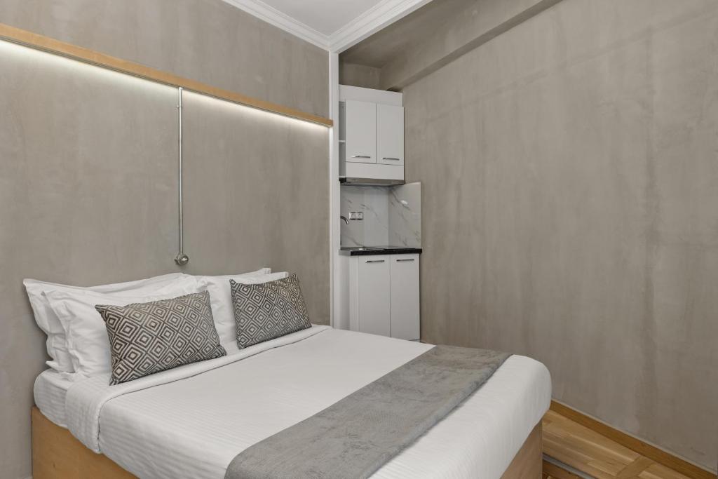 Апартаменты (City Condo), Athens Warehouse