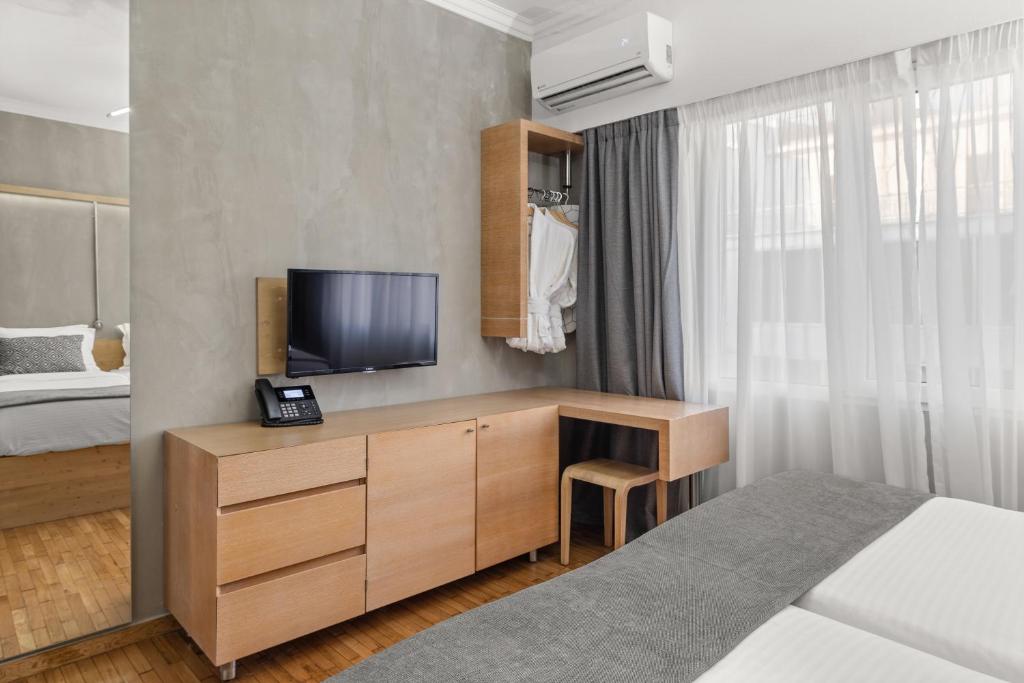Апартаменты (City Condo), Athens Warehouse