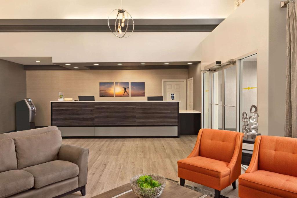 Days Inn by Wyndham Saskatoon photo 1