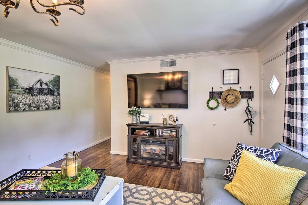 Charming Country Cottage 5 Mi to Downtown Tulsa! photo 3