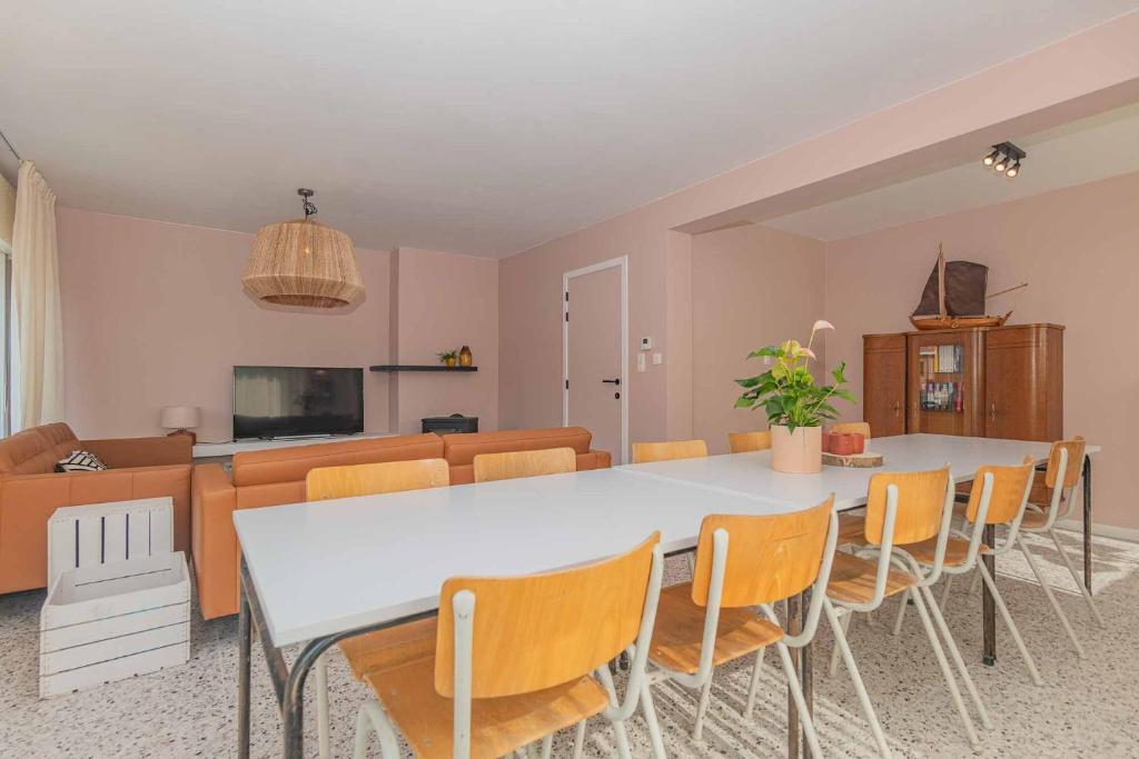 Vakantiewoning voor 12 met garages terras tuin photo 1