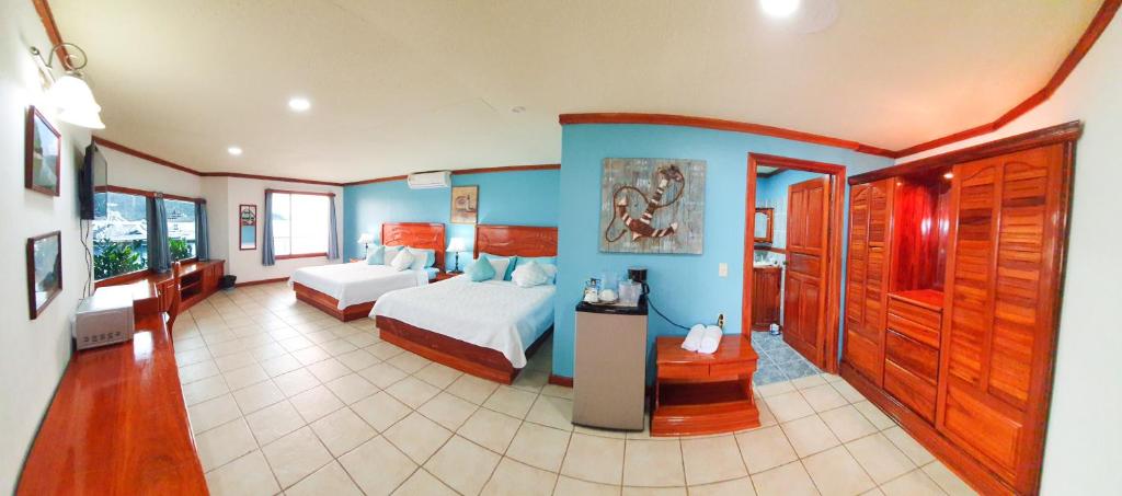 Fish Hook Marina Hotel photo 4