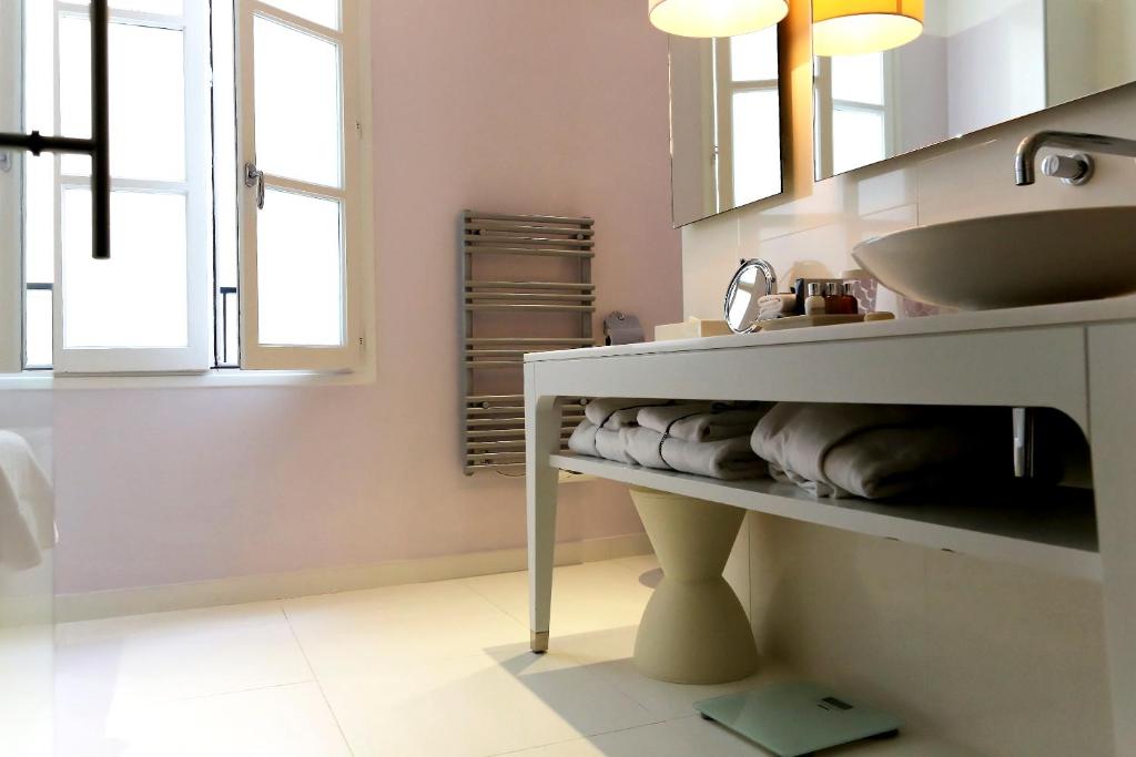 Сьюит (Полулюкс с двуспальной кроватью), Hotel Le Placide Saint-Germain Des Prés