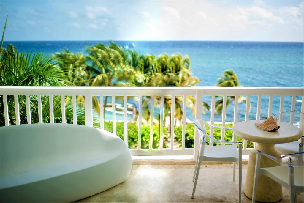 Whispering Seas Oceanfront Suite photo 2