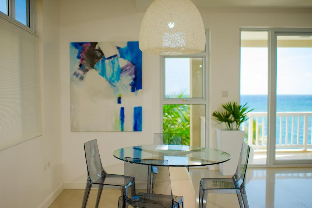 Whispering Seas Oceanfront Suite photo 4