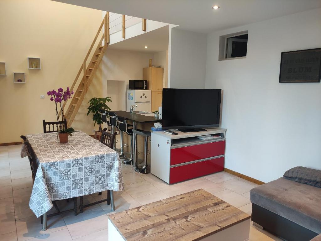 Maison proche gare avec extérieur photo 3