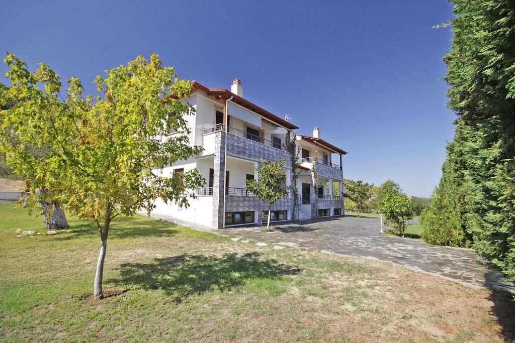Adonis Family Forest House photo 1