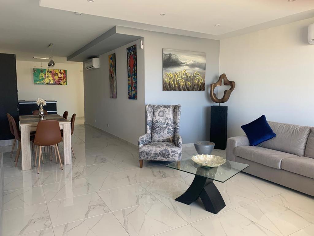 Willeg Retreats 7B Luxury Apartment Shared Pool