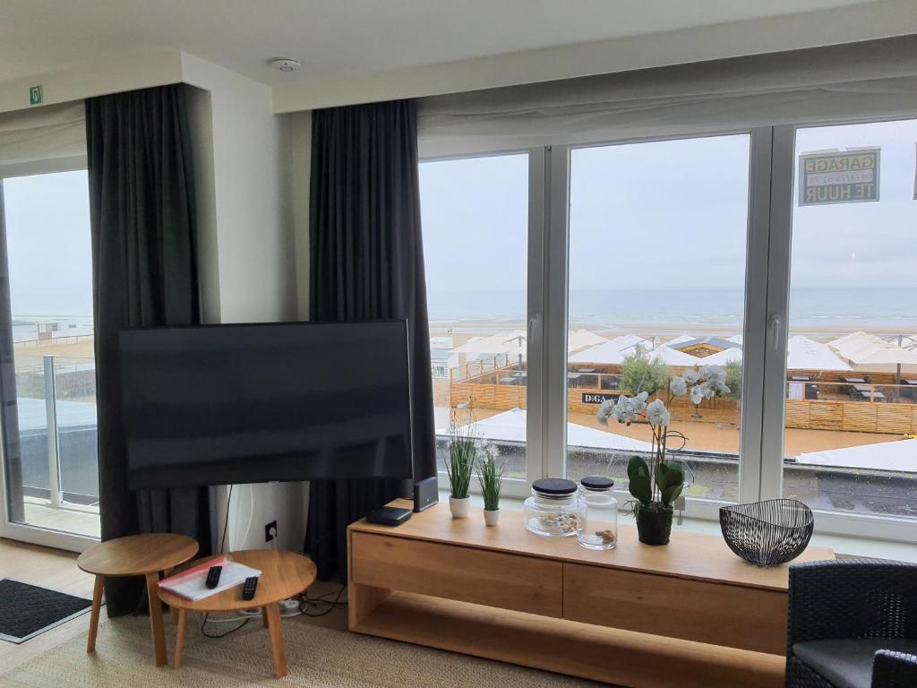 Koksijde Zeedijk La Digue 101 appartement met garage - frontaal zeezicht - adult only