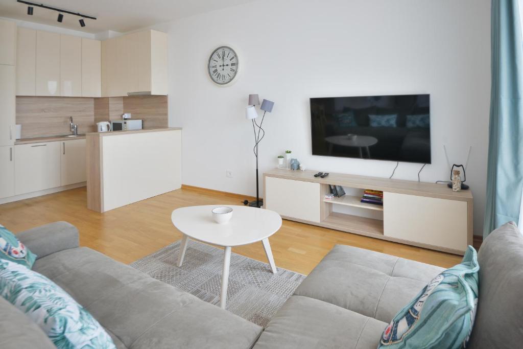 Tramonto Onebedroom apartment with sea view in Becici photo 1