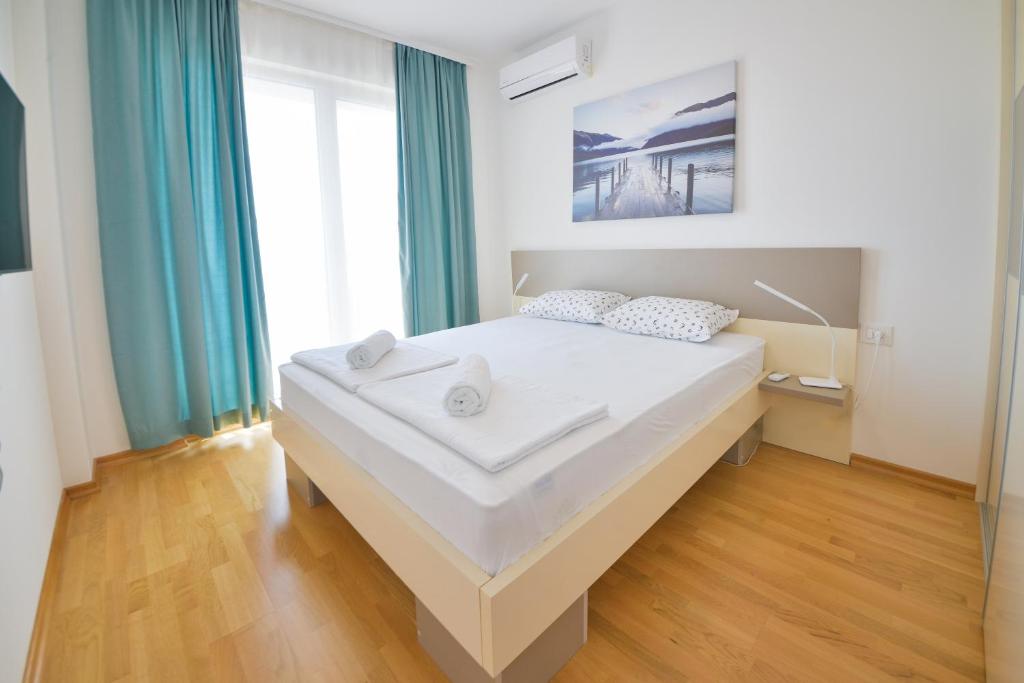 Tramonto Onebedroom apartment with sea view in Becici photo 4