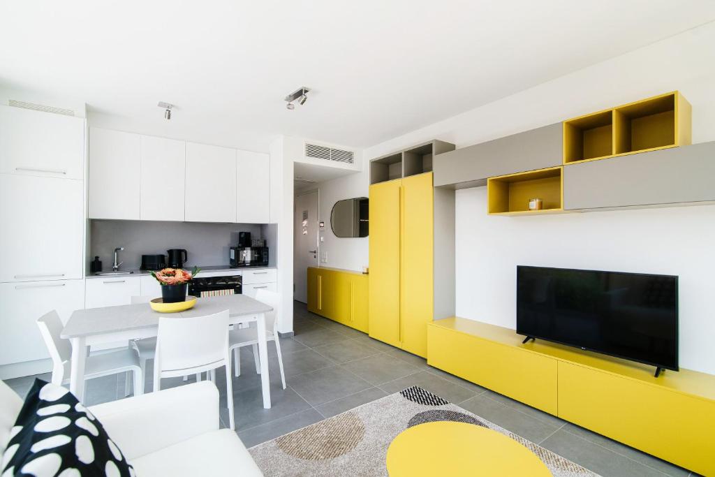 Flat Iron Apartments by Quokka 360 - modern building 5 min from the centre of Lugano photo 2