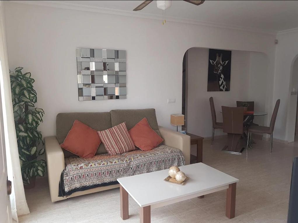 Inviting 2-Bed Apartment 5 minutes to the beach photo 3
