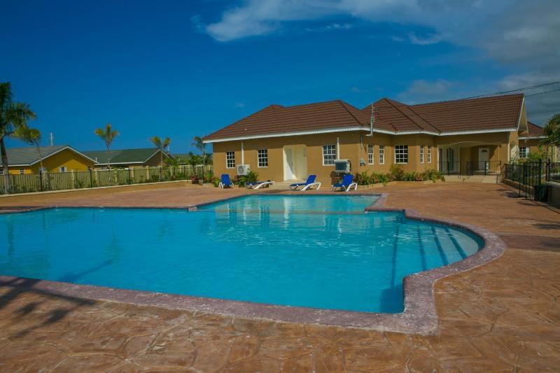 Ochi Rios ApartHotel by JHH