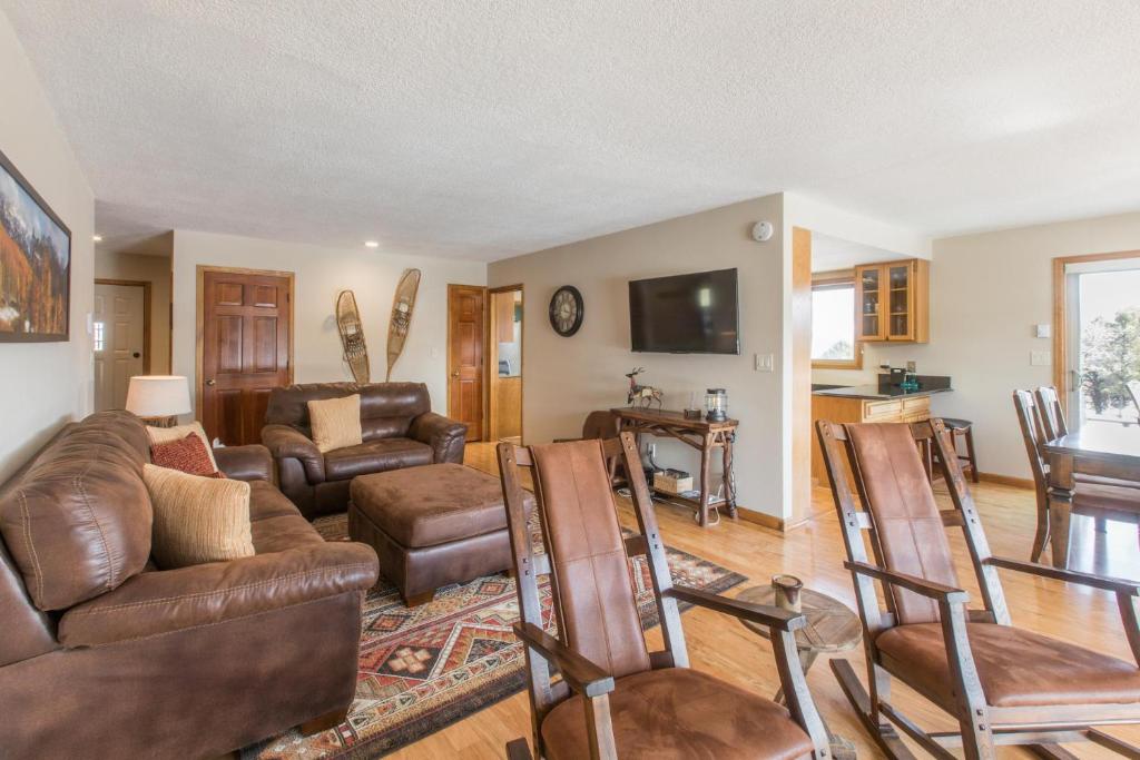 1770 Ponderosa Road photo 2