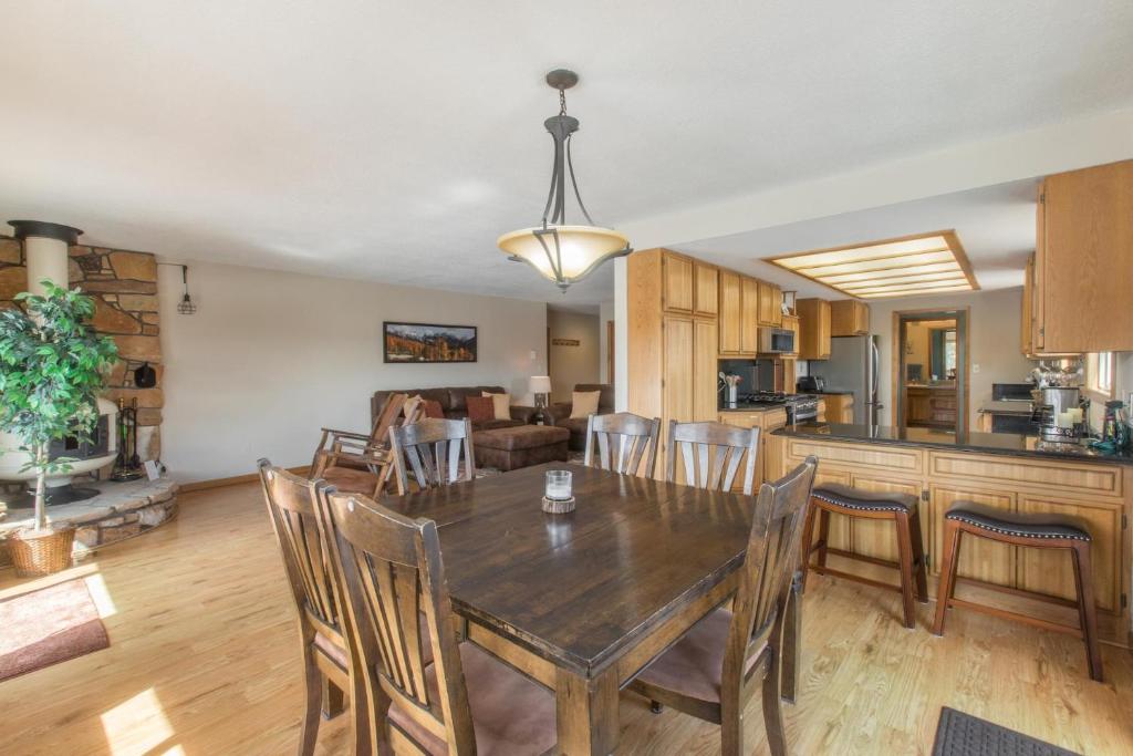 1770 Ponderosa Road photo 4