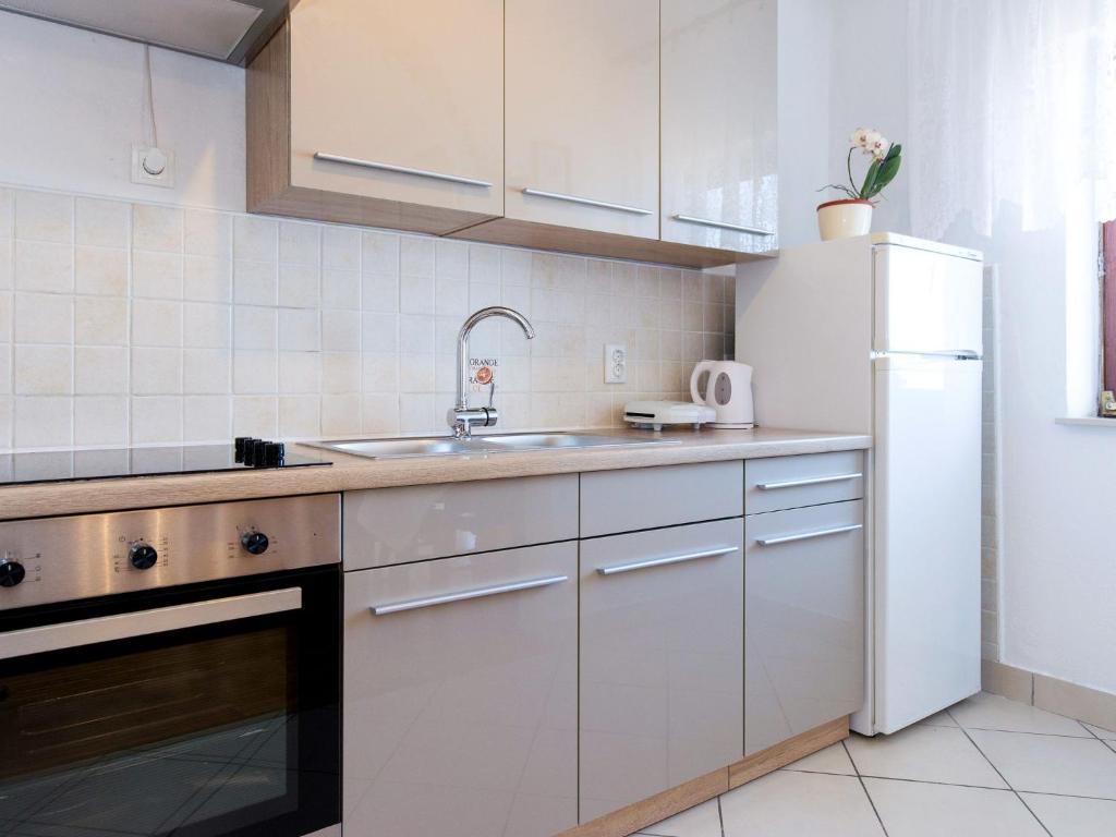 Apartment Josipa - SNJ113 by Interhome photo 2