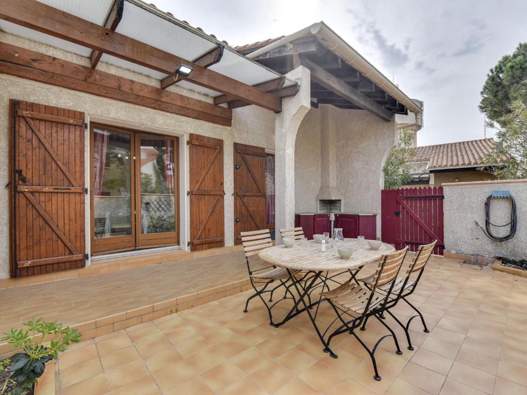 Apartment Les Patios du Barcarès-2 by Interhome photo 1