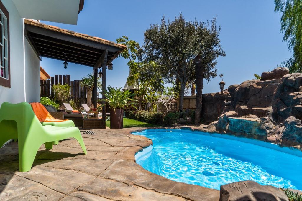 DELUXE VILLA BELLA VITA AIR CON & HEATED POOL, Tenerife South photo 3