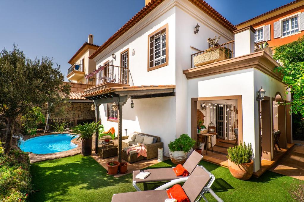 DELUXE VILLA BELLA VITA AIR CON & HEATED POOL, Tenerife South photo 1