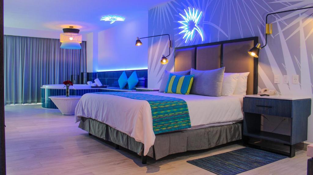 Сьюит (Mantamar Front Row Suite at Mantamar Tower), Almar Resort Luxury LGBT Beach Front Experience