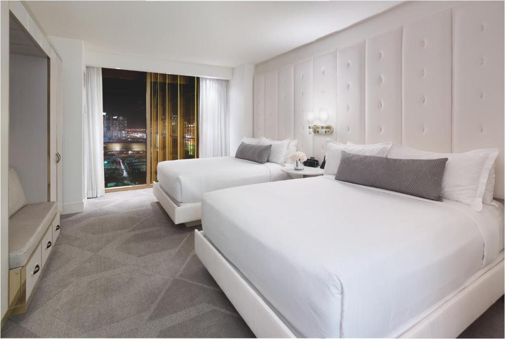 Сьюит (Delano Strip View Two Queen Suite), Delano Las Vegas at Mandalay Bay