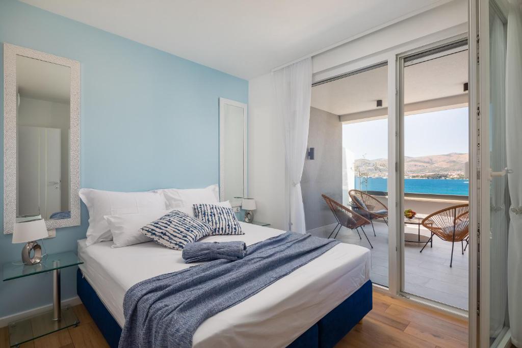 Luxury Apartment Dreams in Okrug with swimming pool, sea view, Wifi, parking photo 3