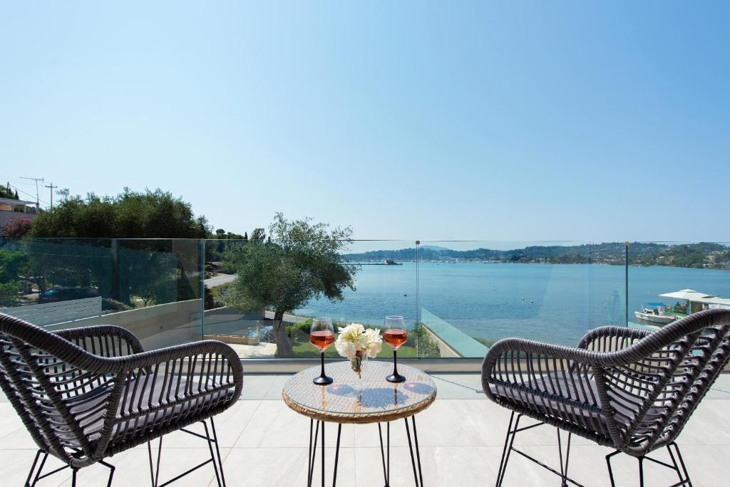 White Swan Villa photo 1