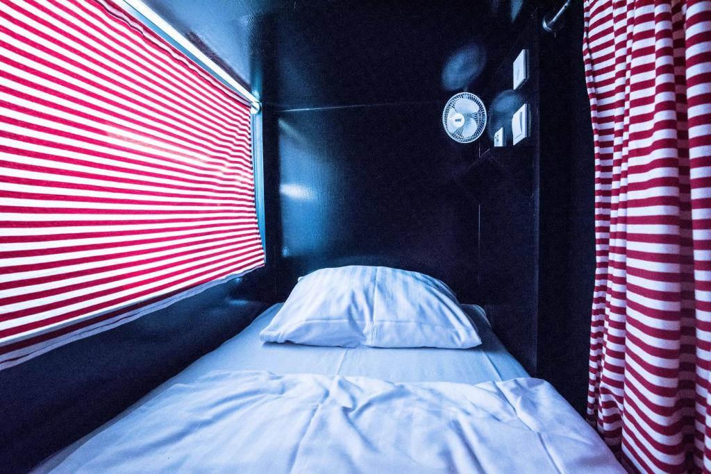 Номер (Кровать в общем 8-местном номере для мужчин и женщин), Хостел Brix
