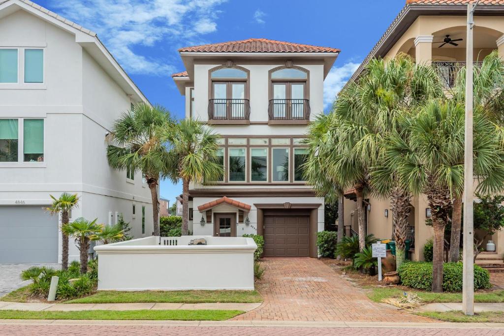 Da Beach House image