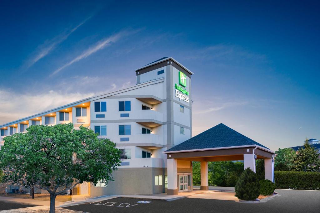 Holiday Inn Express Colorado Springs Airport, an IHG Hotel image