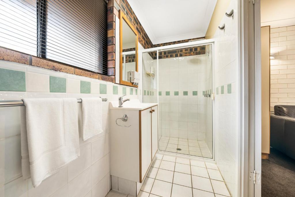 Esk Wivenhoe Motor Inn - Tap to explore photos