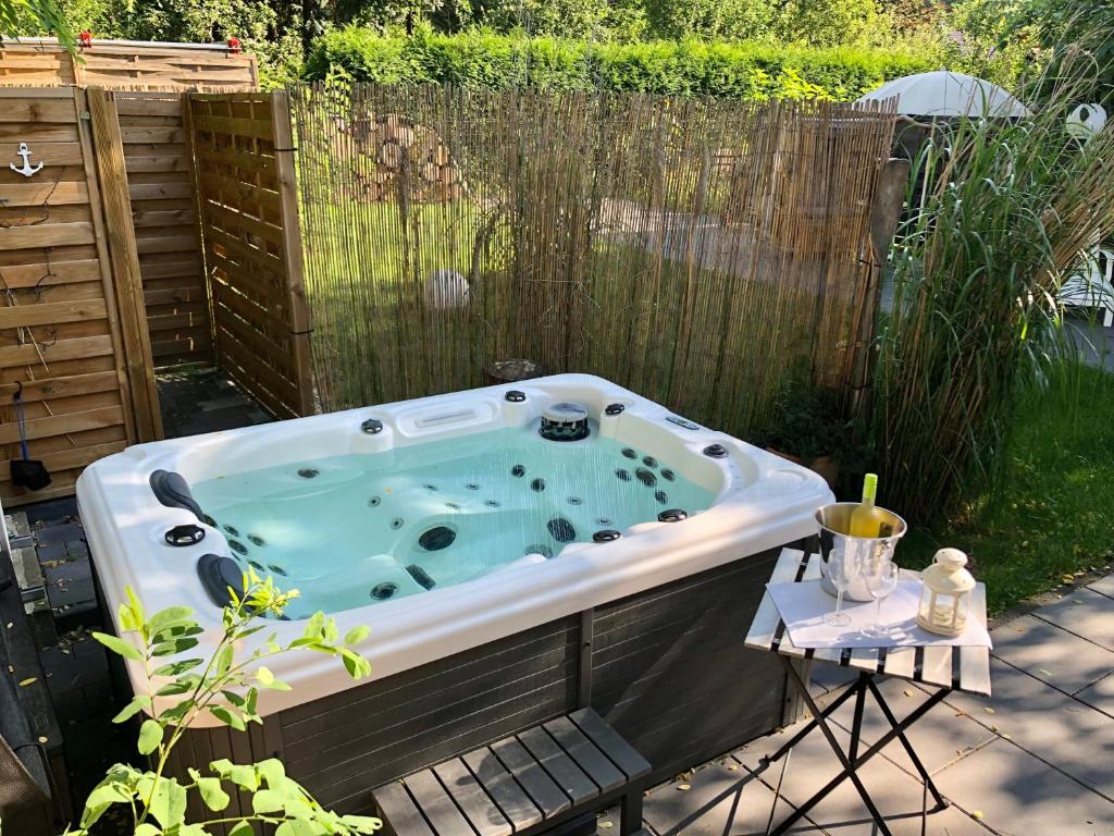 GartenLoft mit Outdoor Whirlpool und Garten photo 1