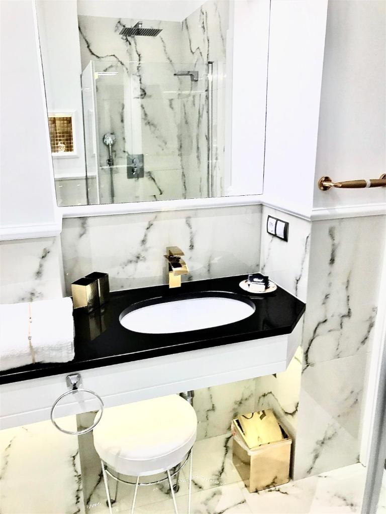 Апартаменты (Роскошный люкс с 2 спальнями и видом на старый город), Luxury Apartments Mondrian Old Town IV