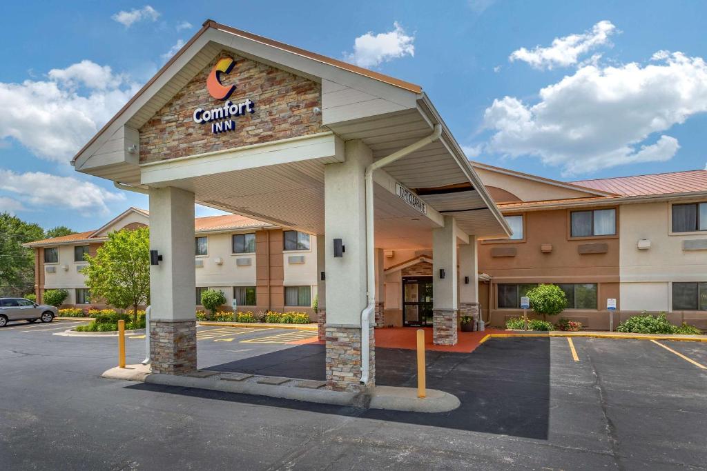 Comfort Inn Moline - Quad Cities image