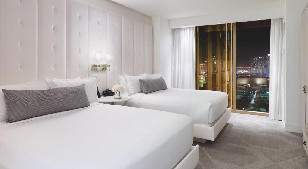 Сьюит (Delano Strip View Two Queen Suite), Delano Las Vegas at Mandalay Bay
