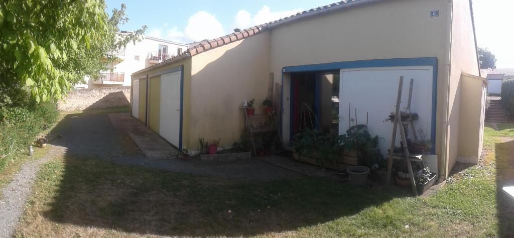 grand studio de plein-pied quartier calme proche centre photo 2