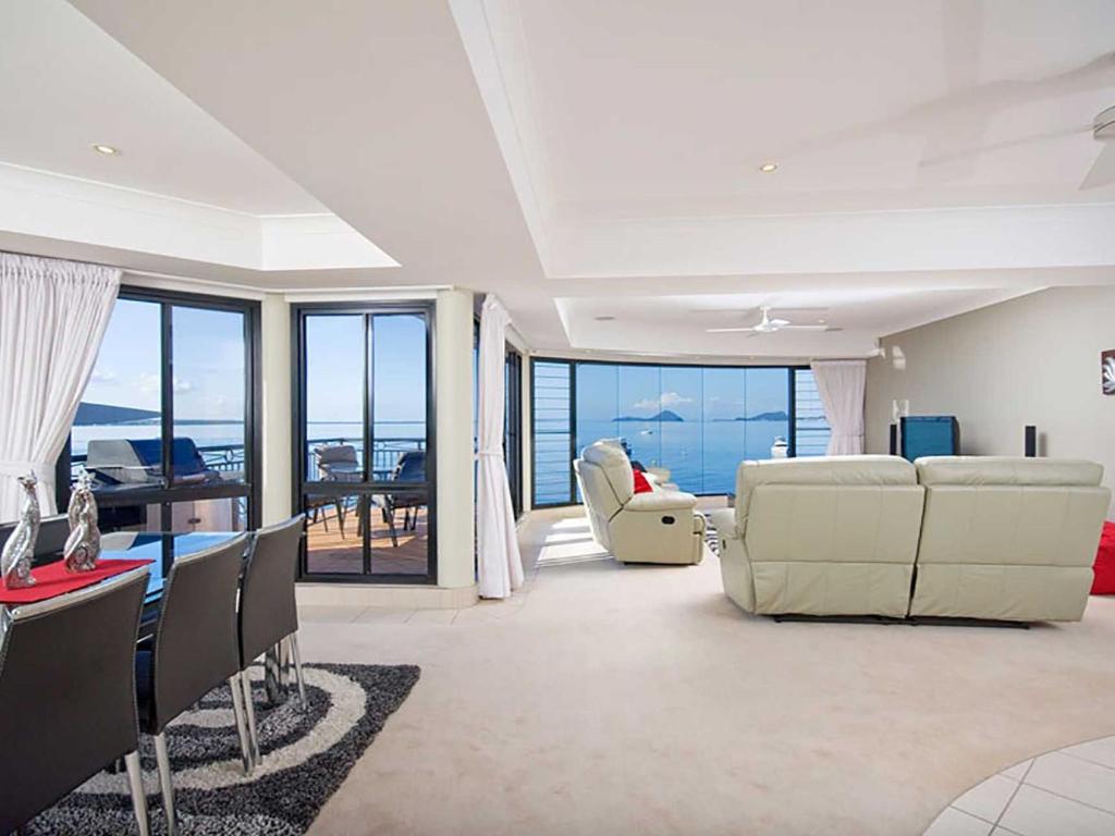 Seaside Splendour 1 beautiful unit on the waterfront photo 2