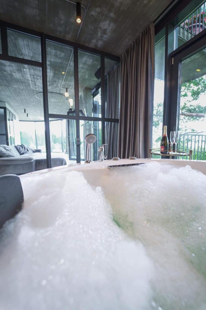 Exclusive Jacuzzi Apartaments Klaipėda photo 3