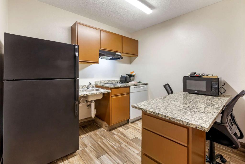 MainStay Suites Dubuque at Hwy 20 photo 4