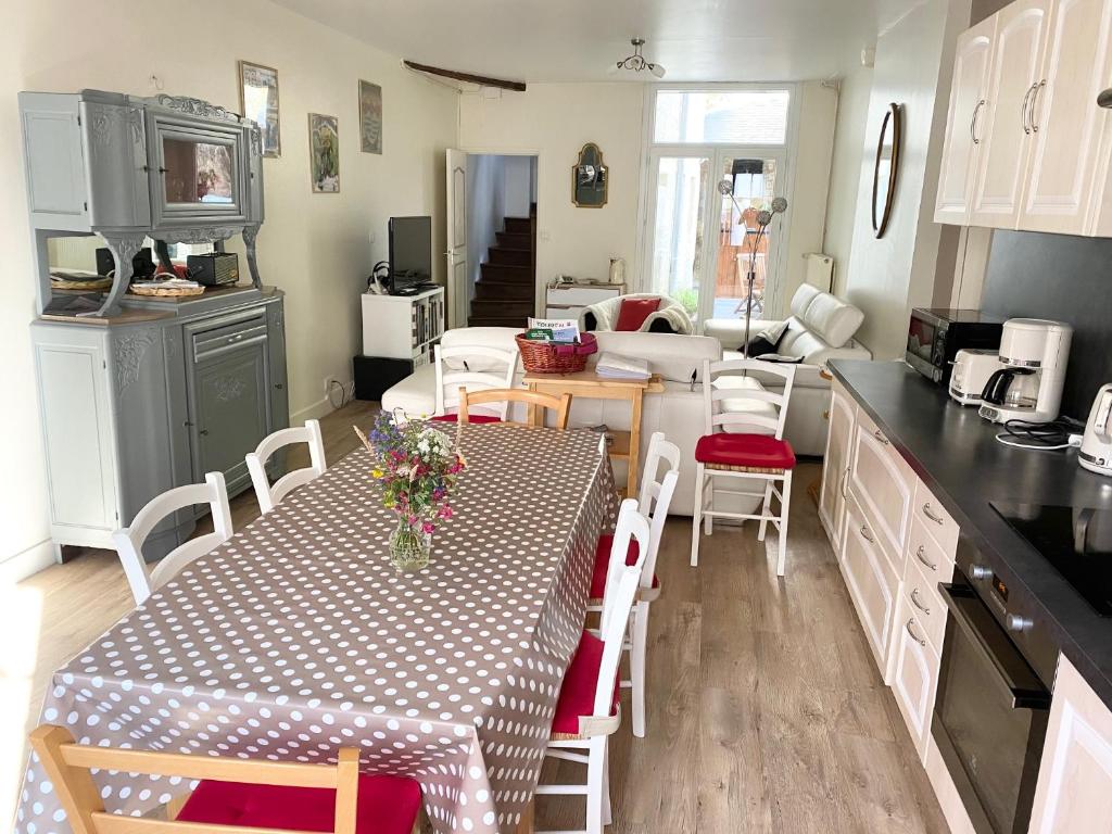 La Maison des Remparts - Gite 3 etoiles pour 8 pers a Loches photo 2