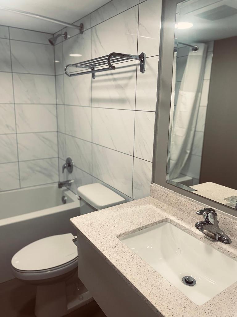 Econo Lodge City Centre Inn photo 2